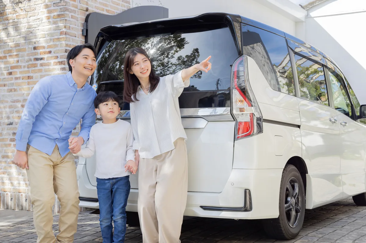 小郡市で運転を再開して家族とおでかけするイメージ